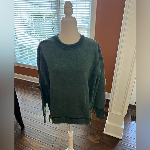 Green Oversized Sweatshirt - Picture 2 of 4